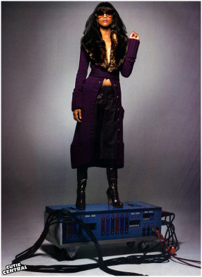 Zoe Saldana pic #143029